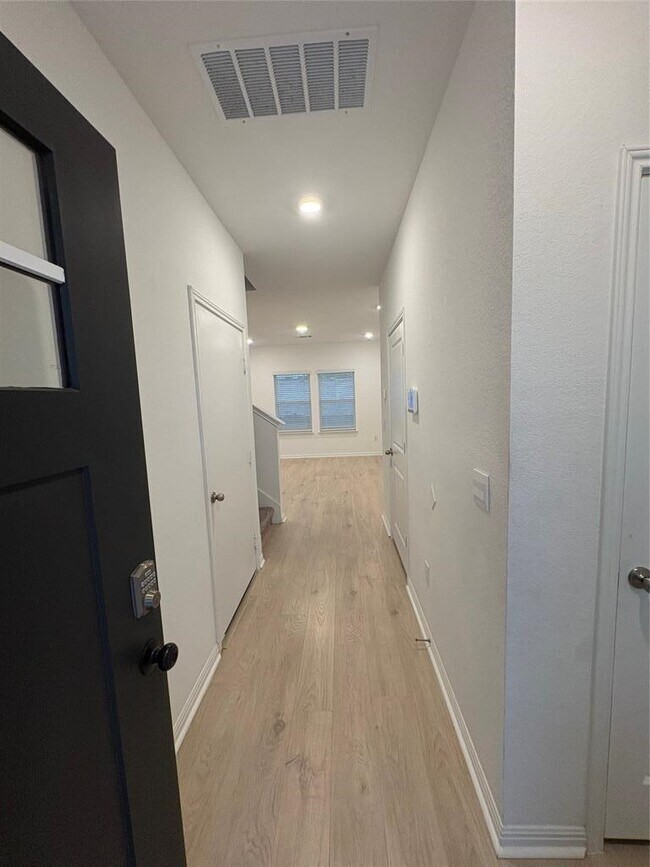 Foto del edificio - 417 Lake Sweetwater Ln