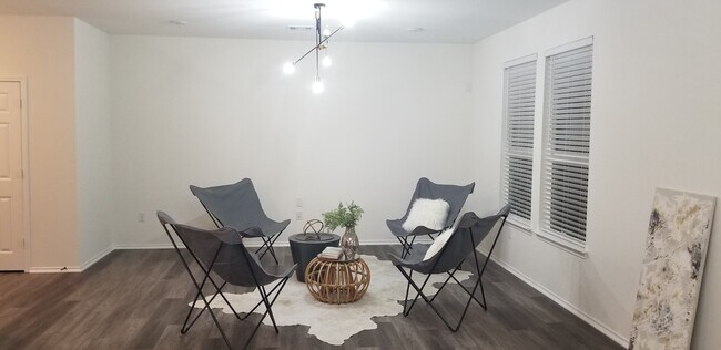 Foto del edificio - 6213 Albany Sleigh Dr