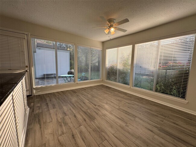 Foto del edificio - 12800 Briar Forest Dr