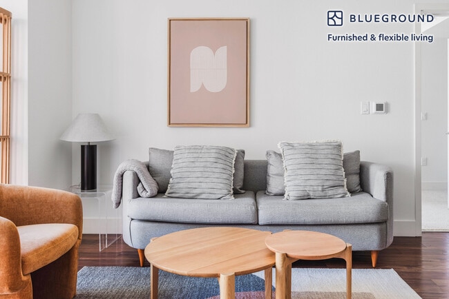 Building Photo - 99 Vista Montaña