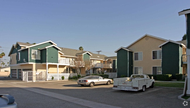 Building Photo - 412 S Newhope St