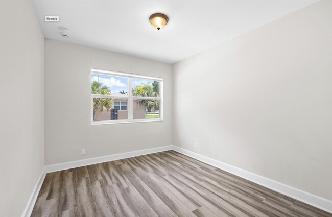 Building Photo - 409 50th St