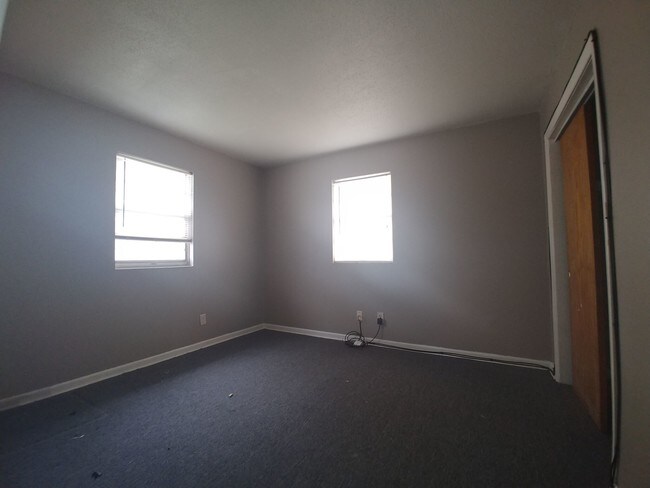 Building Photo - 2600-2610 Van Brunt Blvd