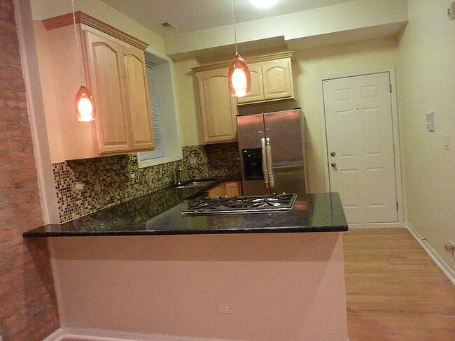 Foto del edificio - MODERN 2 BED/1BATH WITH GARAGE PARKING INC...
