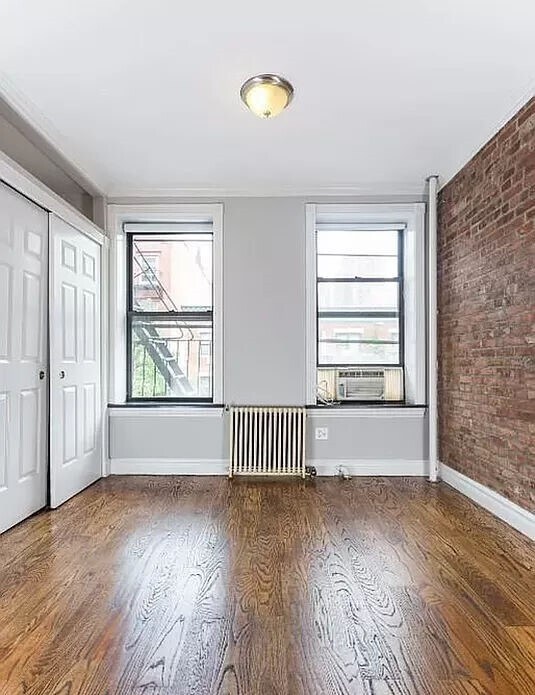 Building Photo - 382 E 10th St