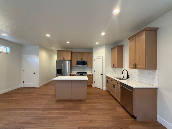 Building Photo - 5857 W 40th Ct