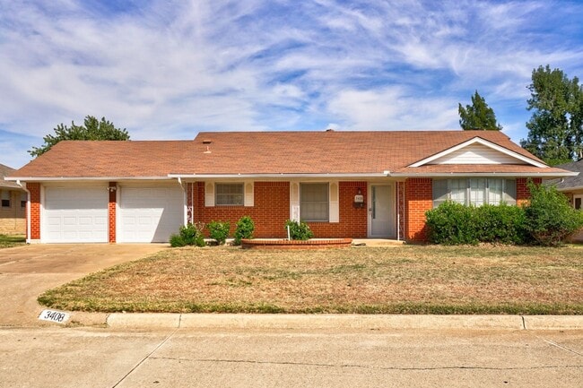 Photo - 3 Bed 2 Bath in Midwest City! House