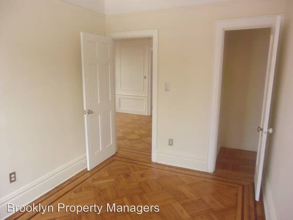 Building Photo - 559 51st St