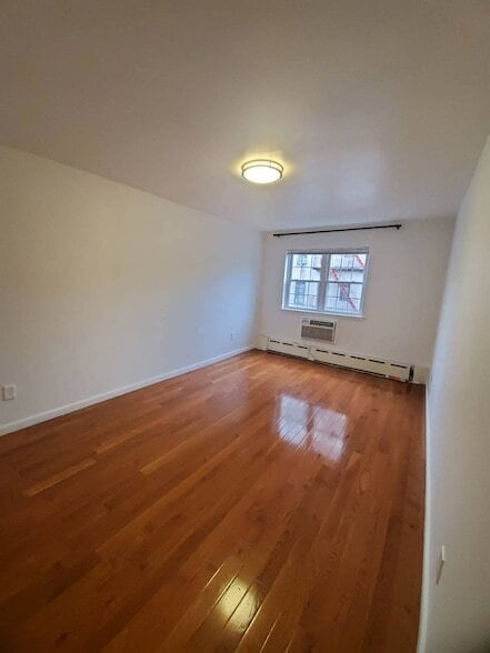 Foto del edificio - 48-49 47th Street Unit