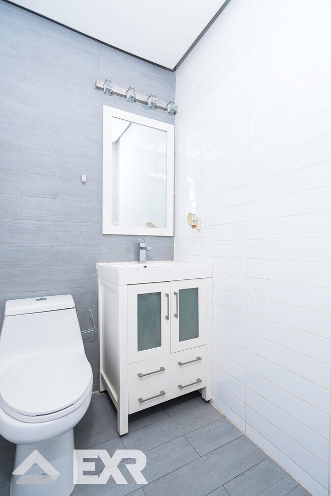 Building Photo - 82 Marion St