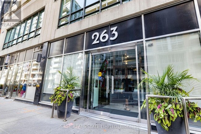 Photo du bâtiment - 263-263 Wellington St W