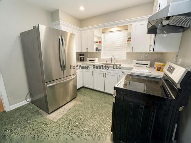 Building Photo - South Tampa (Beach Park) charm with prime Westshore location!