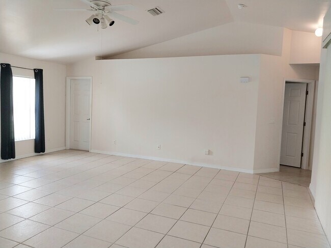 Building Photo - 1695 Gauguin Rd