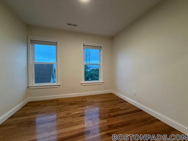 Foto del edificio - 12 Greenwood Pl