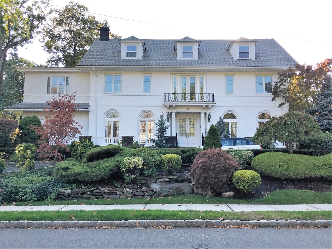 Primary Photo - 96 Bluff Rd