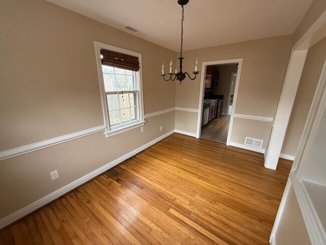 Building Photo - Great Opportunity in Lakeside area