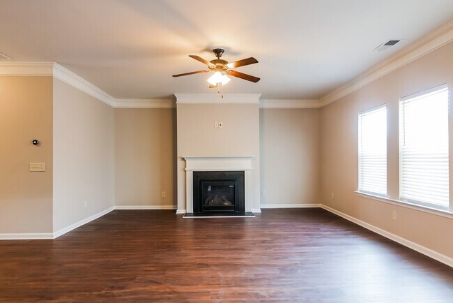 Building Photo - 376 Ivy Chase Loop