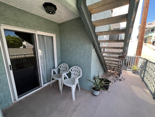 Building Photo - 4112 Ocean Dr