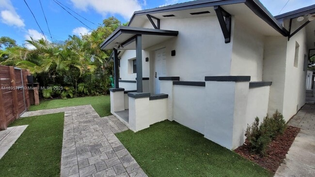 Foto del edificio - 228 NW 35th St