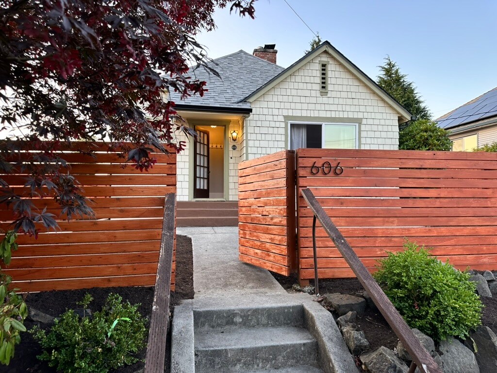 Foto principal - 606 9th St