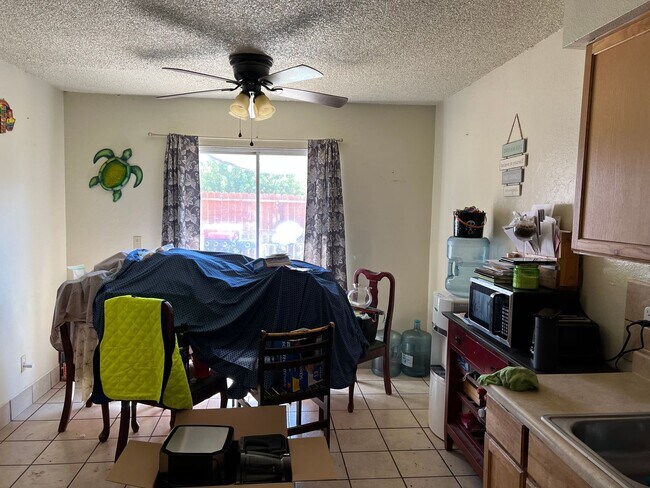 Foto del edificio - 937-941 N Bengston Ave
