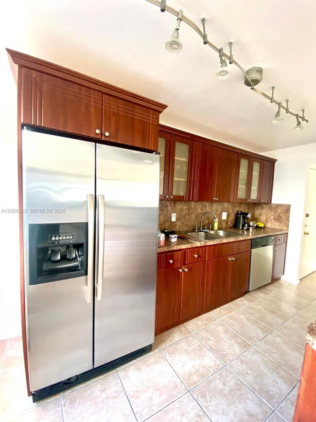 Building Photo - 1300 NE Miami Gardens Dr