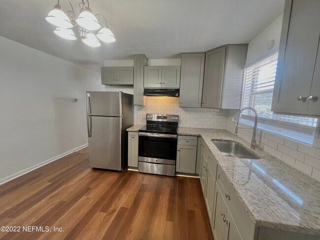 Foto del edificio - 2555 Myra St