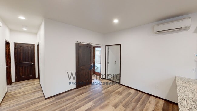 Building Photo - Clark724