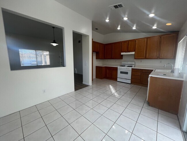 Foto del edificio - Beautiful upgraded 3 bedroom in Mission Grove!