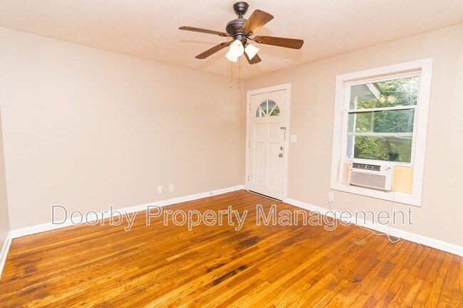 Building Photo - 2215 Allin St