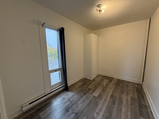 Photo du bâtiment - 400 Lutz St