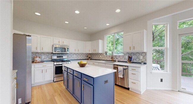 Foto del edificio - Beautifully Updated Home in Roxborough Village!