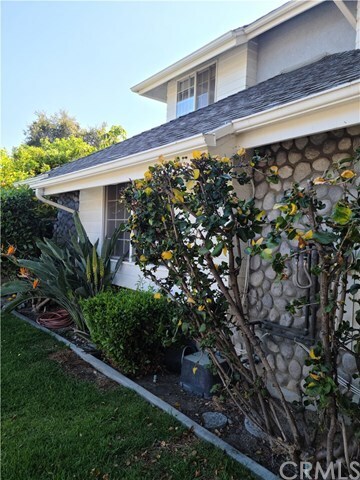 Building Photo - 221 N Shamrock Ave