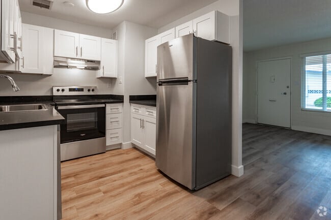 B - 1BD, 1BA - 509SF - Phoenix Manor