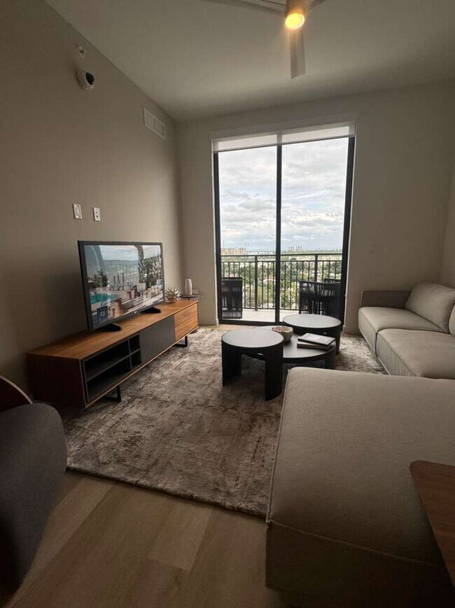 Building Photo - 112 SE 2nd Ave