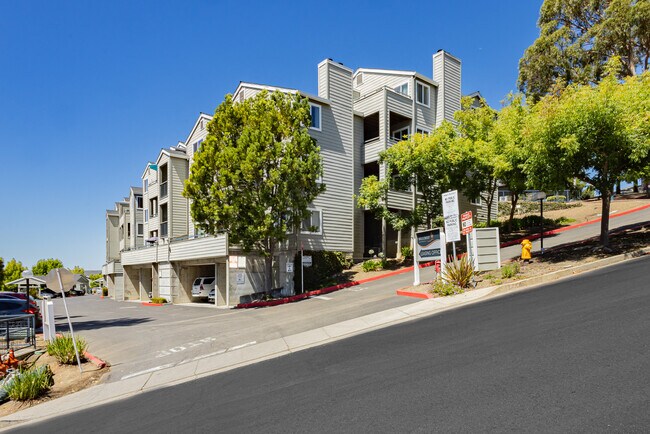 Foto del edificio - Hillcrest Apartment Homes
