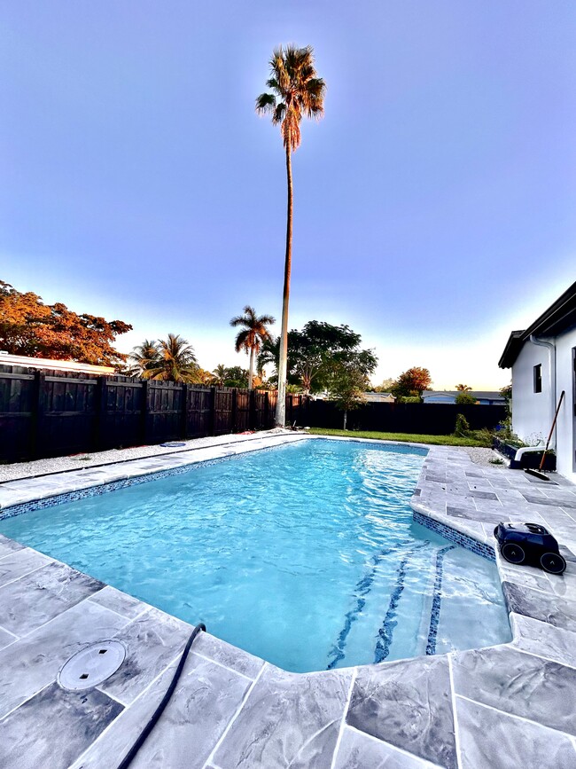 Building Photo - 132 NW 78th Ter