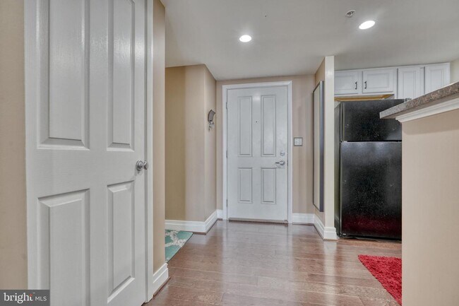 Building Photo - 414 Water St