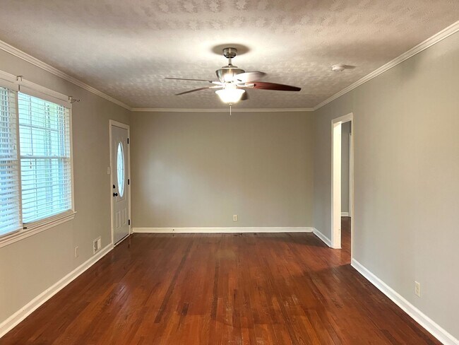 Building Photo - Private Oasis in the Heart of Town