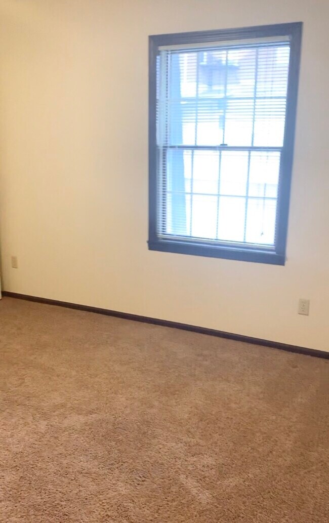 Foto del edificio - 1100 W High St