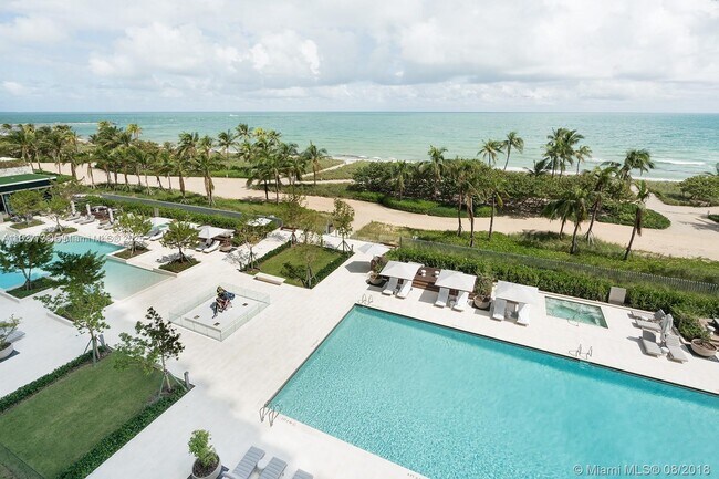 Foto del edificio - 10201 Collins Ave
