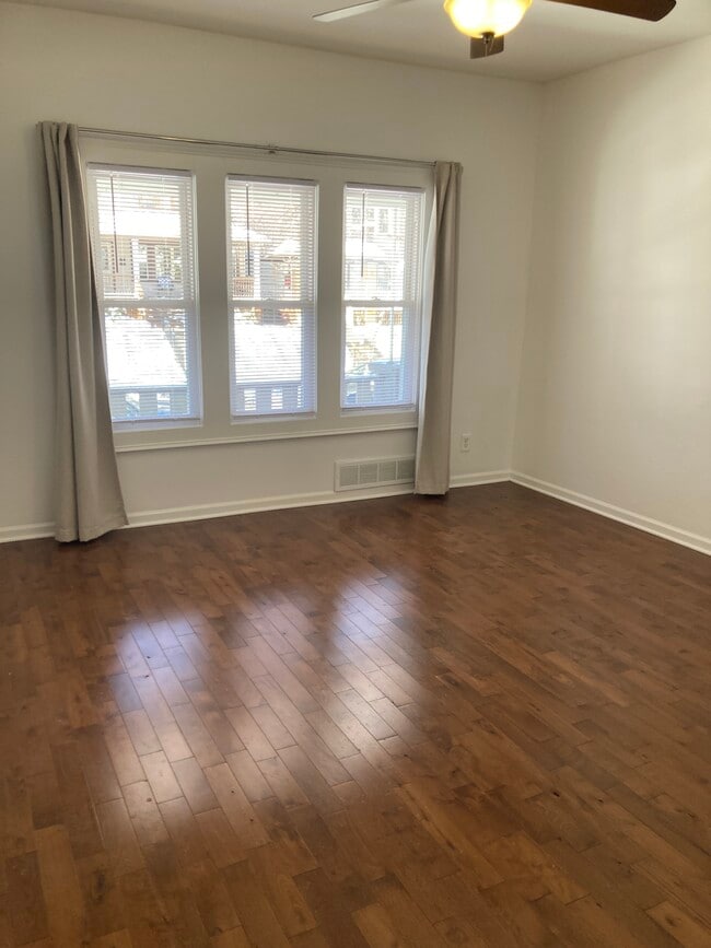 Building Photo - 2810 S Lenox St