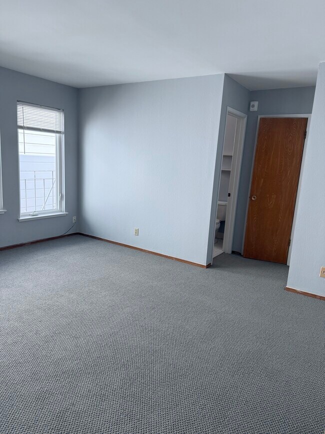 Building Photo - 359 Clipper St