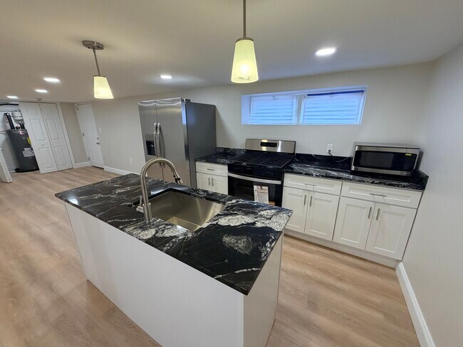 Cocina y comedor - 3 E Overlea Ave