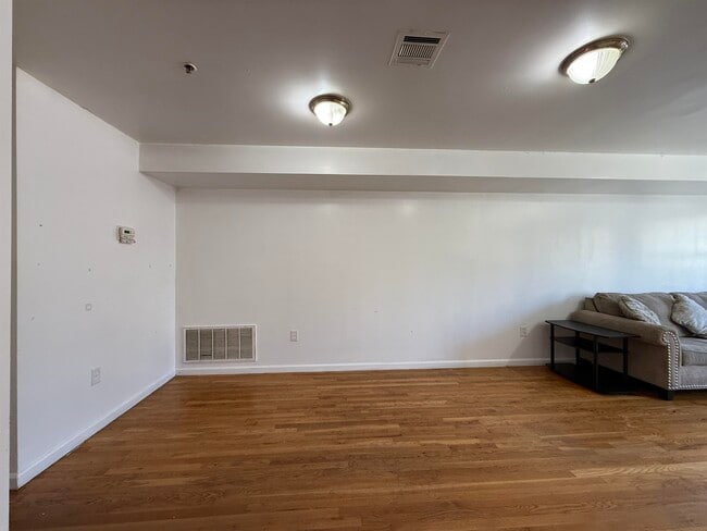 Foto del edificio - 12 Bergen Ave