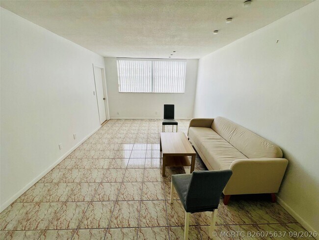 Foto del edificio - 211 NE 8th Ave