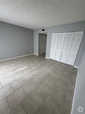 Building Photo - 3400 Foxcroft Rd