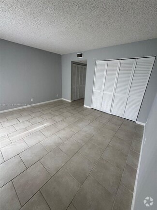 Building Photo - 3400 Foxcroft Rd