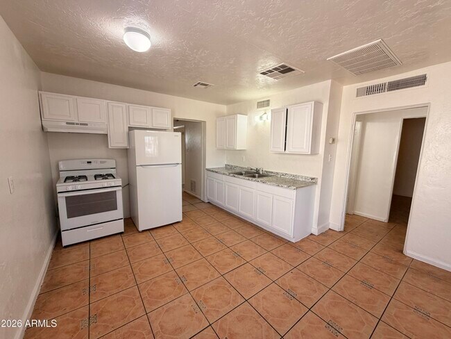 Foto del edificio - 2524 W Jefferson St