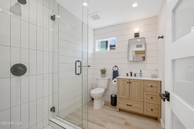 Building Photo - 5540 Lake Lindero Dr